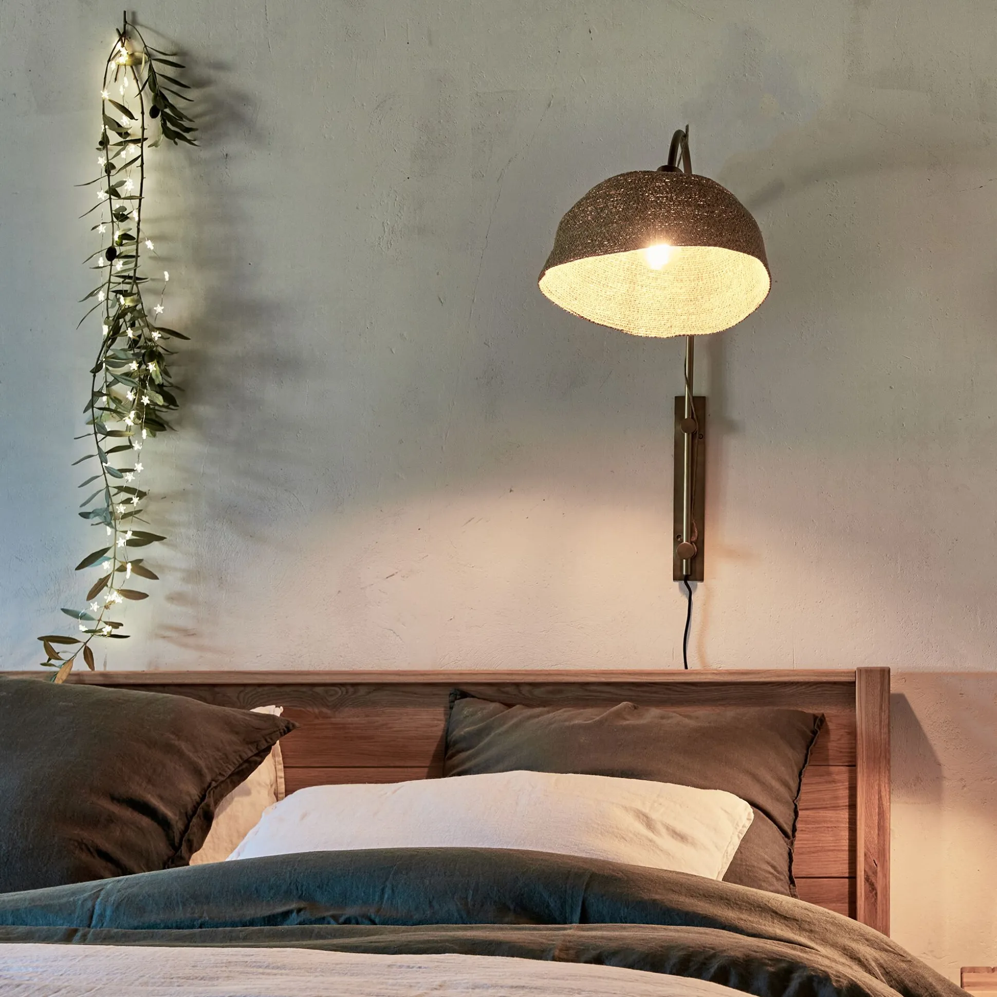 Applique murale électrifiée en métal et jonc de mer H72cm - doré