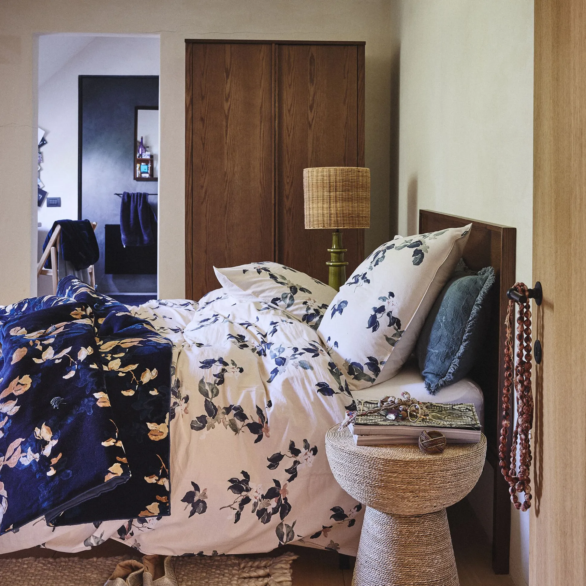 Armoire 2 portes battantes en chêne massif H192cm - bois foncé