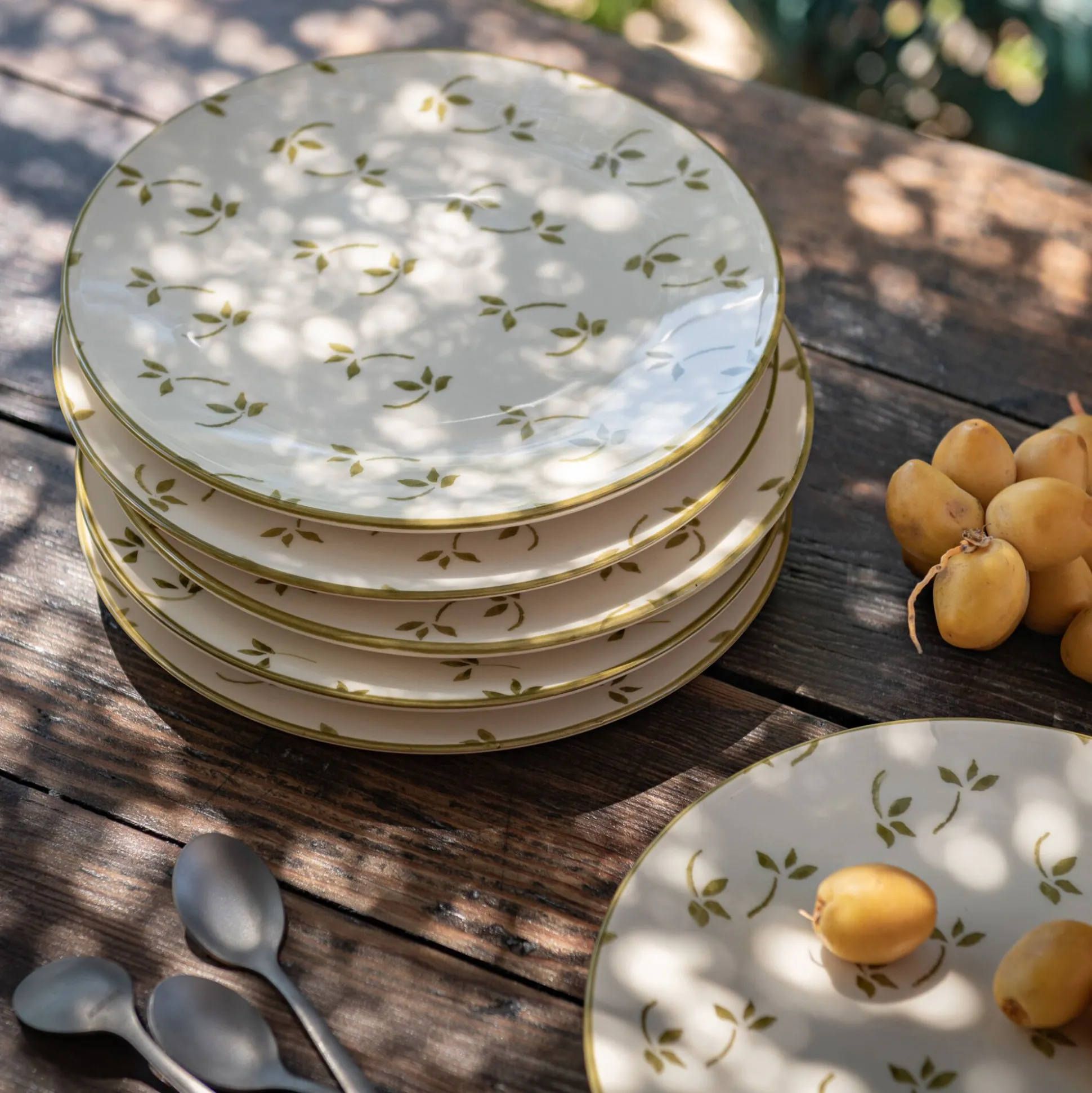 Assiette à dessert à motif floral vert en faïence D22cm - blanc