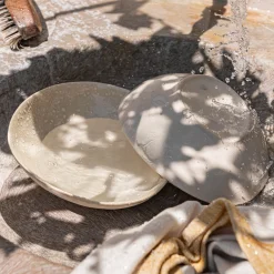 Assiette creuse inclinée en grès D19cm - blanc ventoux