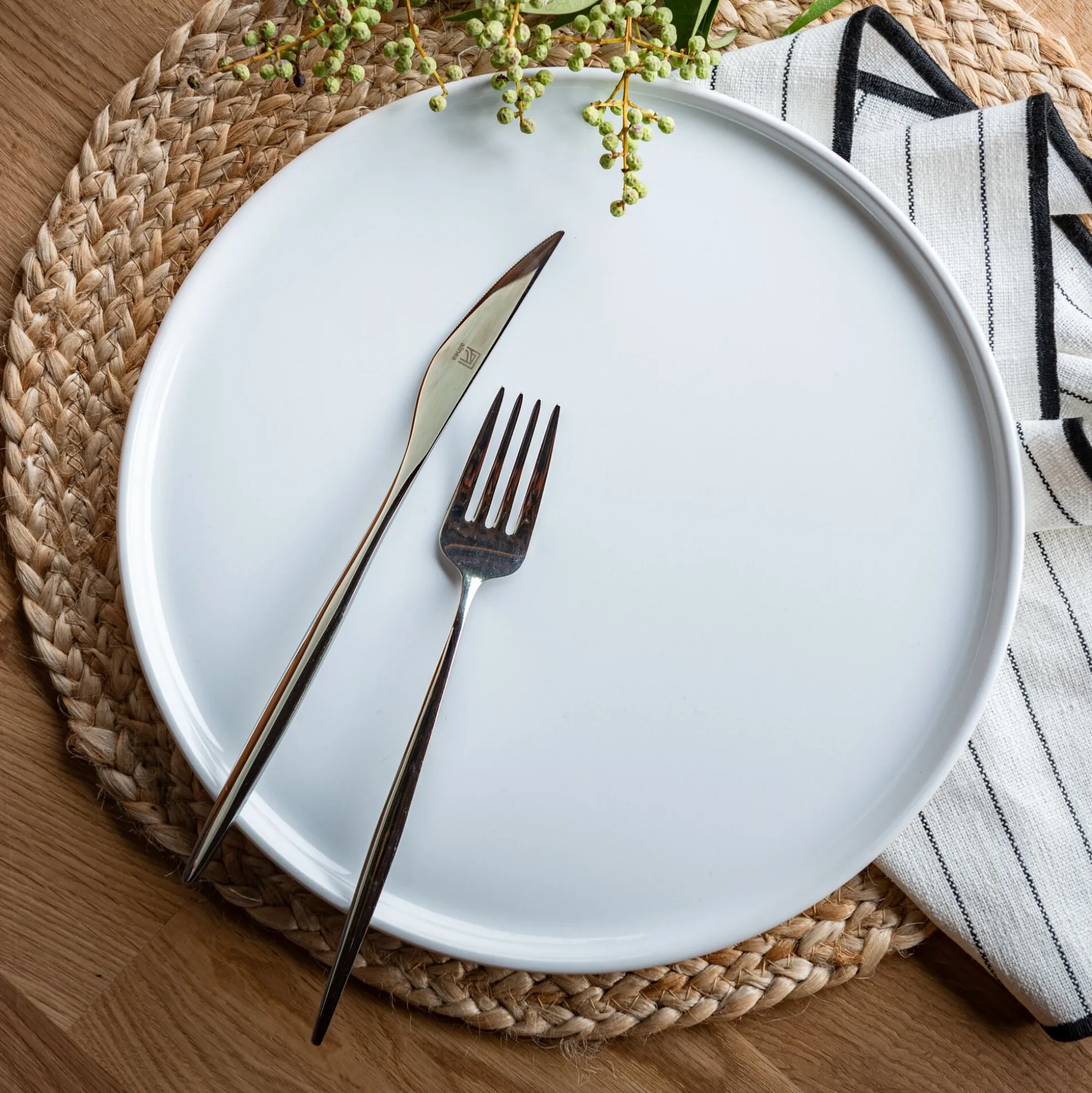 Assiette plate en faïence D28cm - blanc ventoux
