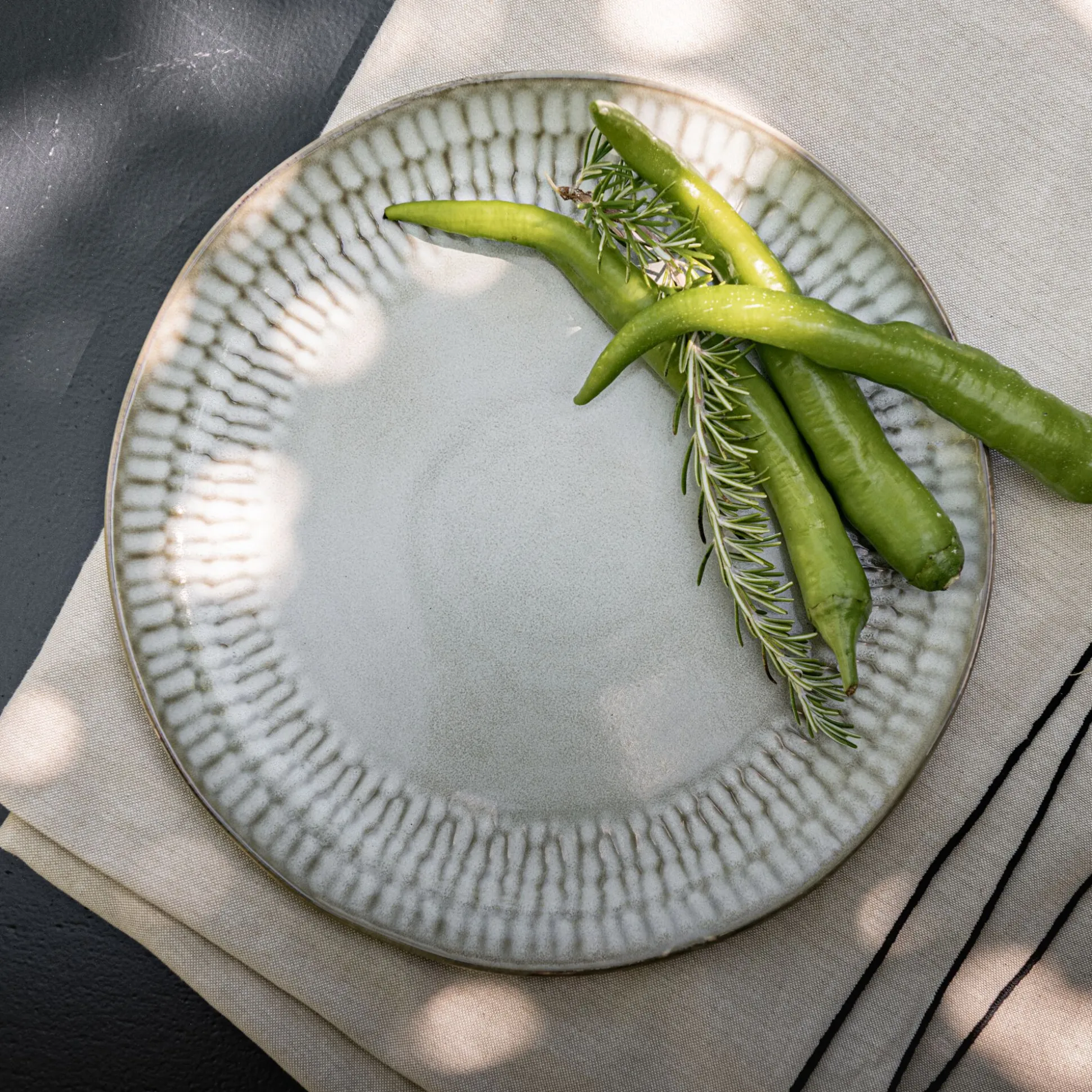 Assiette plate en grès D26,6cm - blanc ventoux