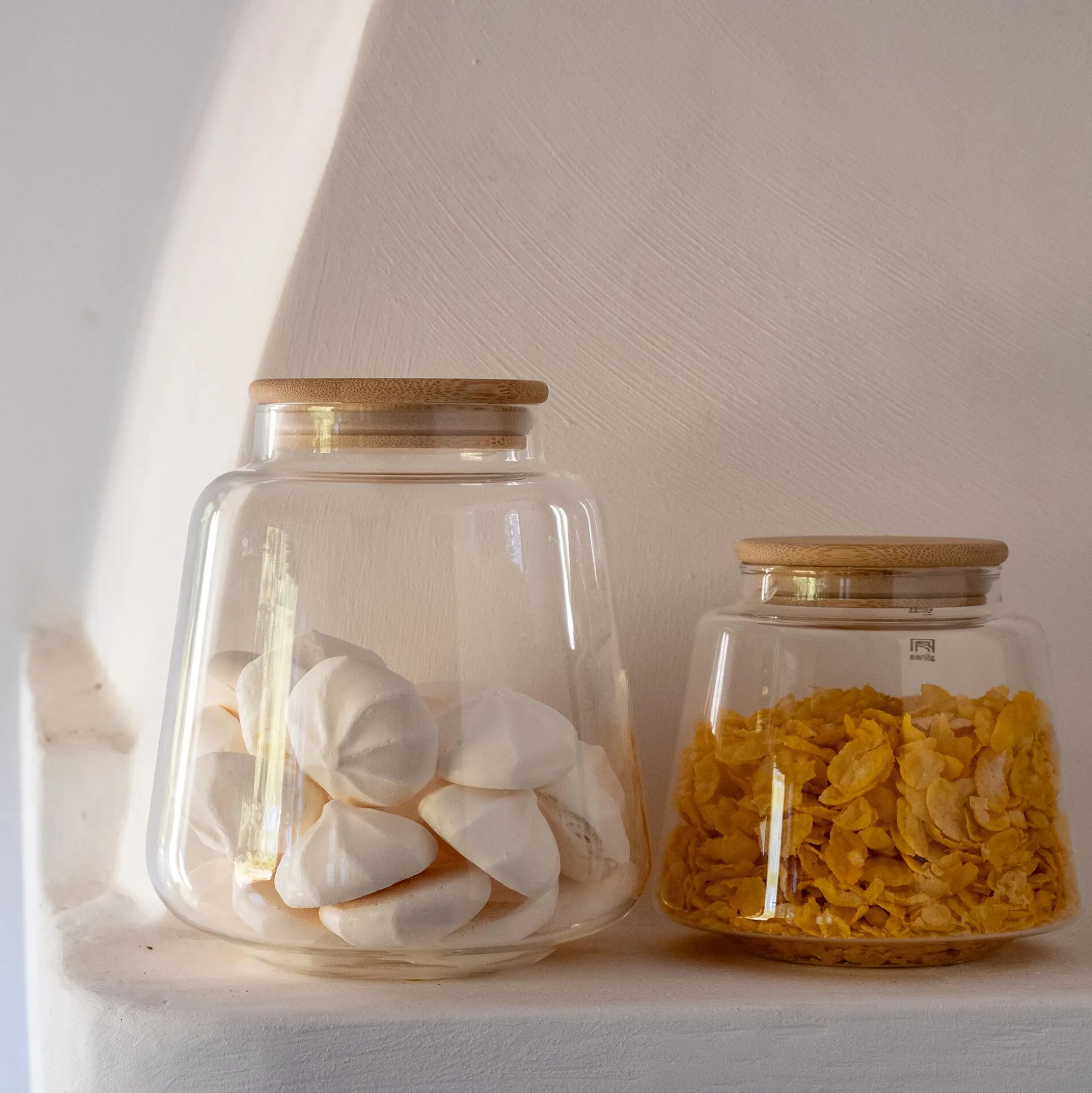 Bocal conique en verre avec couvercle en bambou 2,2L - transparent