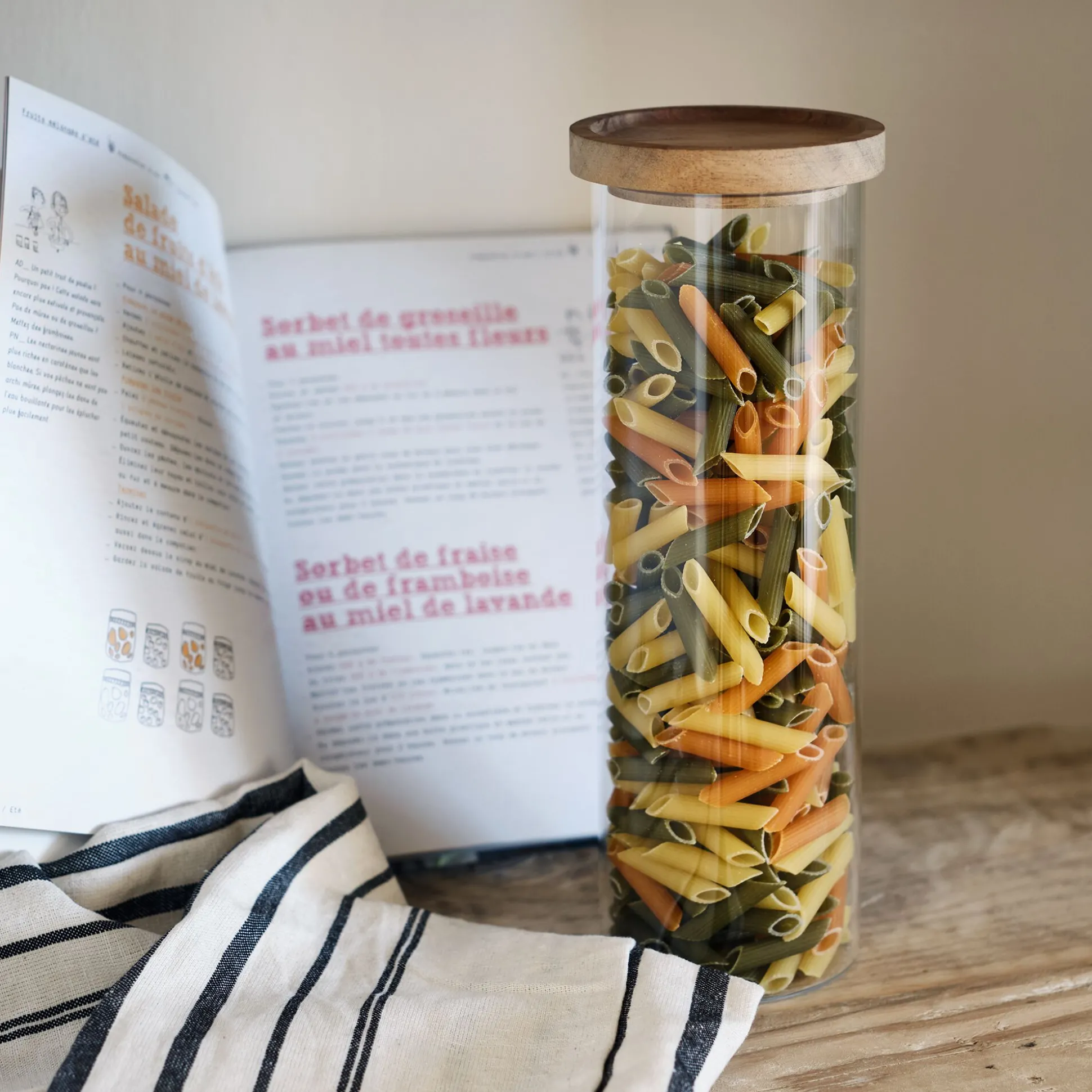 Bocal en verre avec couvercle en acacia 1,5L - transparent