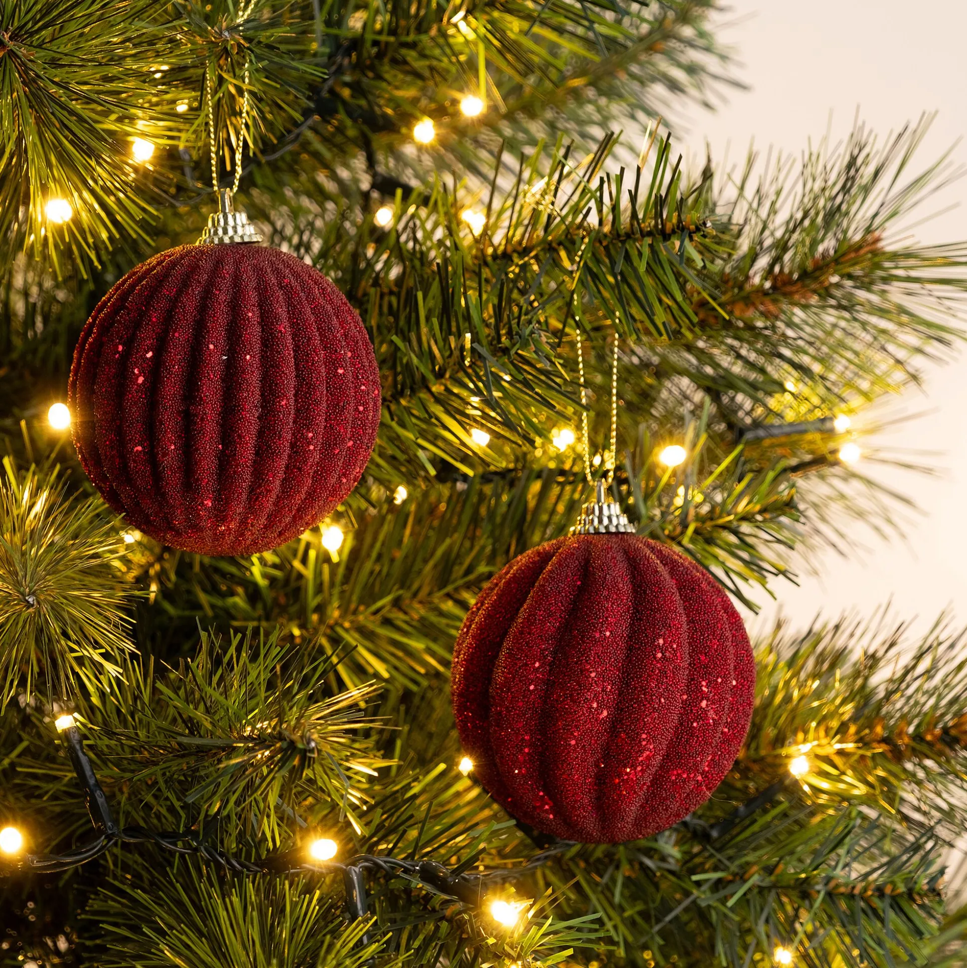 Boule de Noël D8cm - rouge (modèle aléatoire)