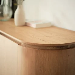 Buffet bas ovale en bois et piètement en chêne masif - bois clair