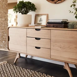 Buffet bas plaqué chêne 2 portes et 3 tiroirs et piètement chêne massif - bois clair