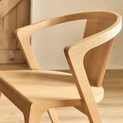 Chaise avec accoudoirs en bois d'acajou - bois clair