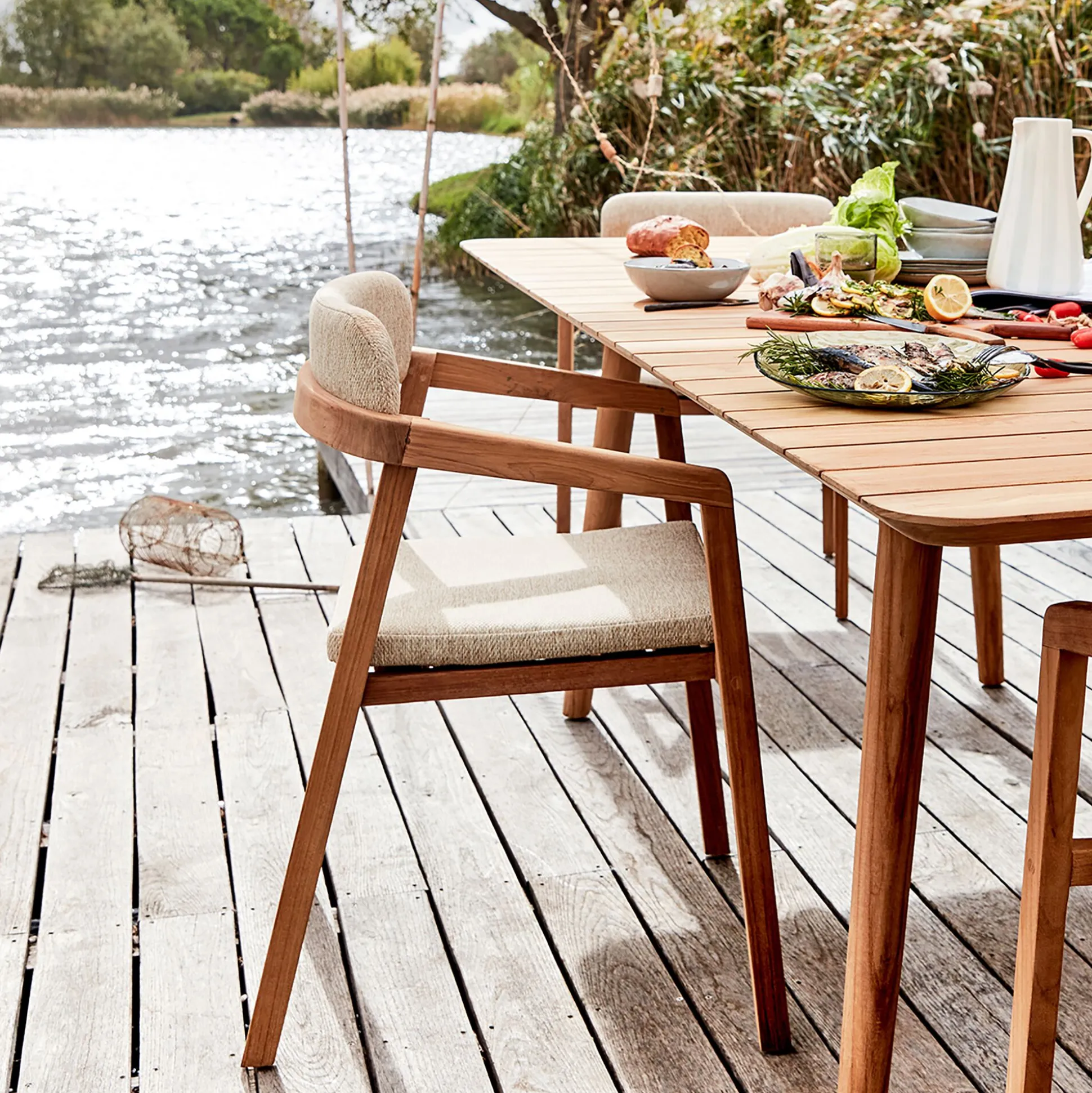 Chaise de jardin avec accoudoirs en teck massif - bois foncé