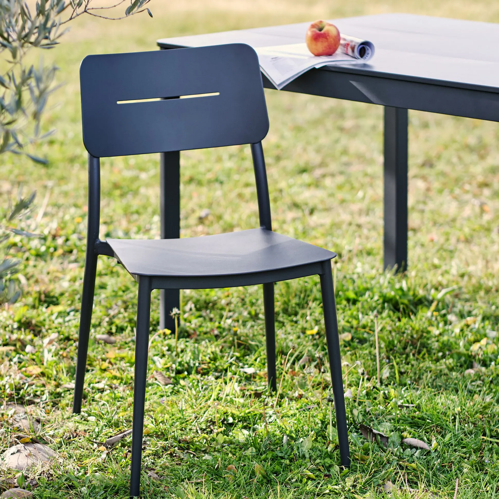 Chaise de jardin empilable en aluminium - noir