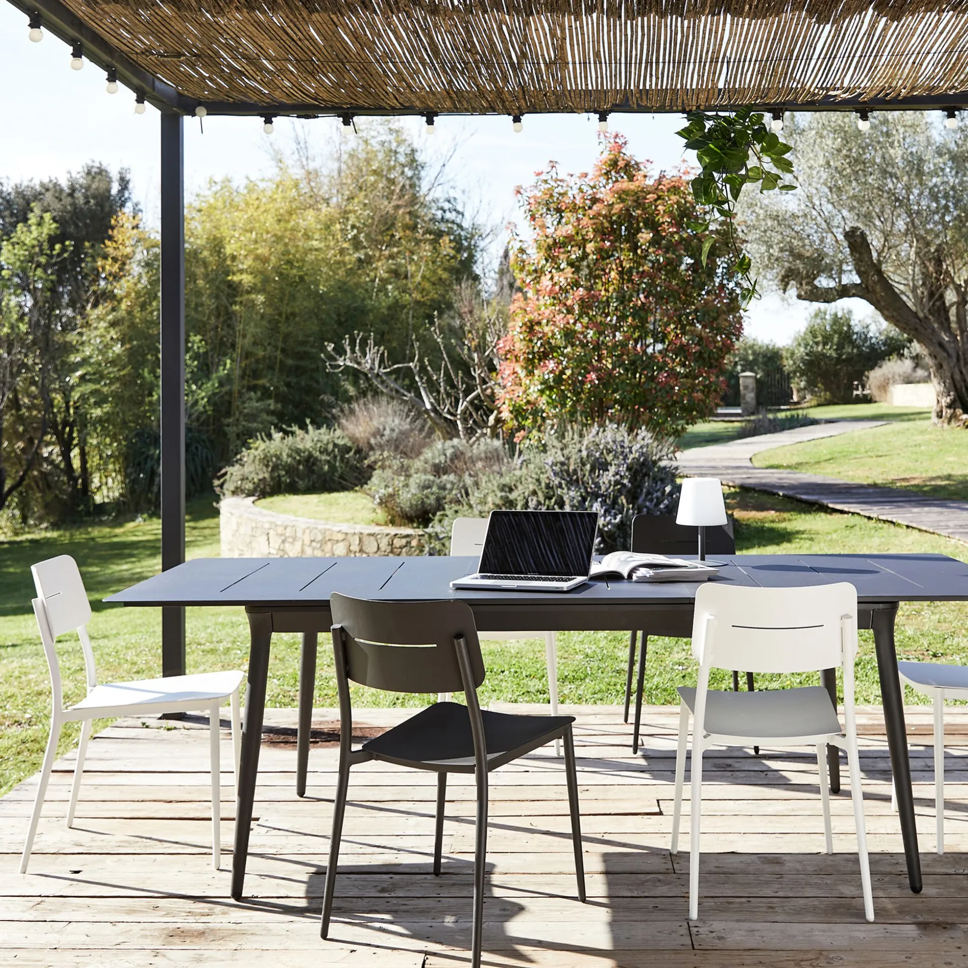 Chaise de jardin empilable en aluminium - noir