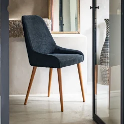 Chaise en tissu effet velours et piètement naturel - noir