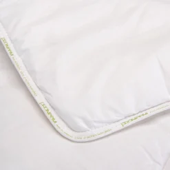 Couette chaude anti-acariens thermorégulatrice - 240x220cm