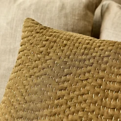 Coussin avec surpiqûres Kantha en lin et coton 40x60cm - vert mousse