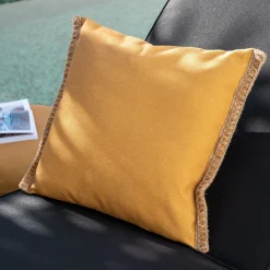 Coussin de jardin brodé en tissu - jaune argan