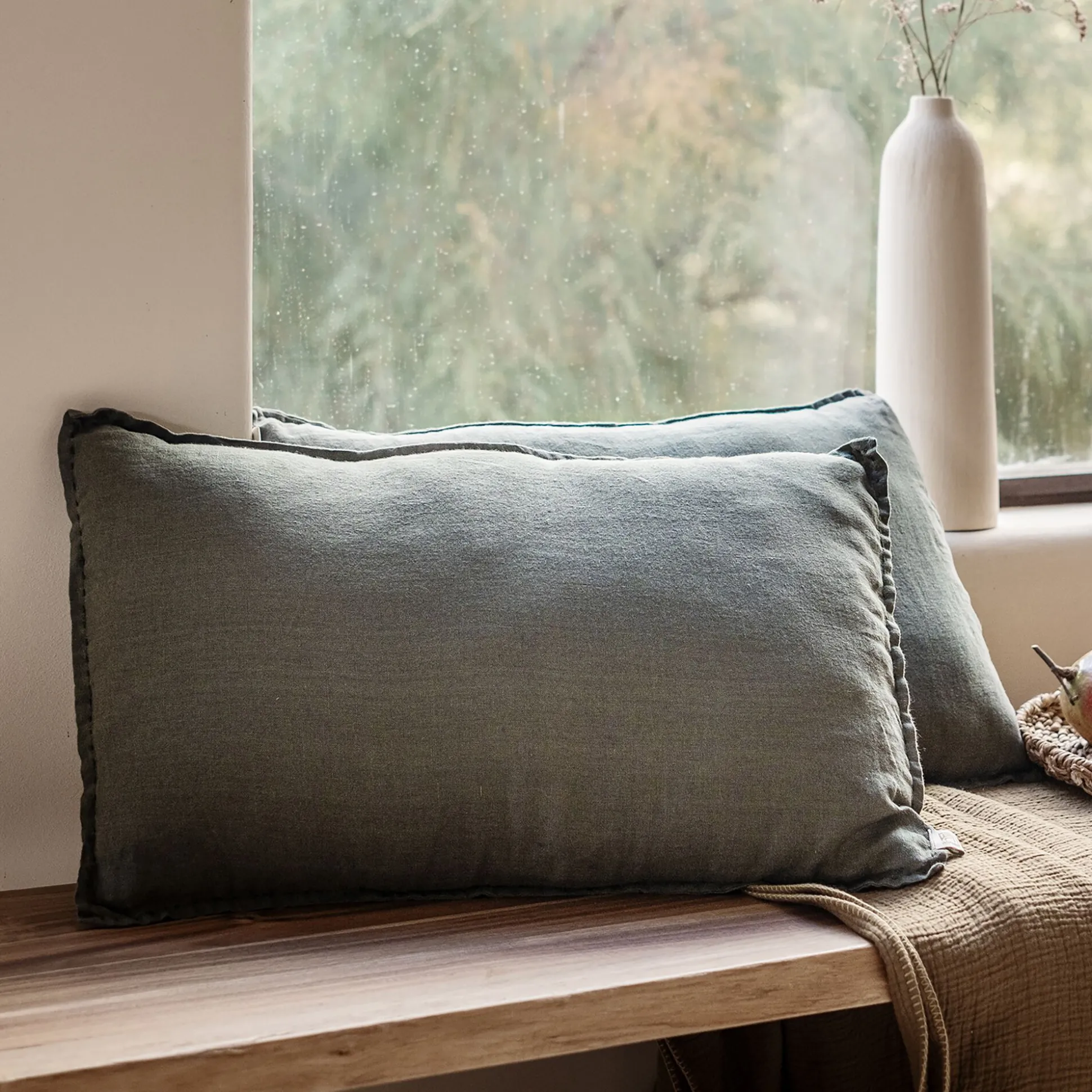 Coussin en lin lavé 40x60cm - vert cèdre