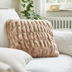 Coussin imitation fourrure 45x45cm - beige alpilles