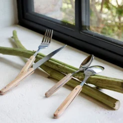 Couteau en inox et manche en bois de hêtre - naturel