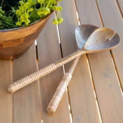 Couverts à salade en bois de manguier et manche en rotin