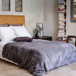 Couvre lit imitation fourrure 180x220cm - gris restanque