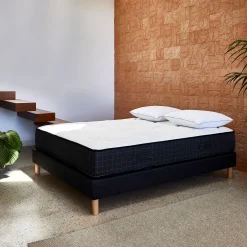 Ensemble matelas alinea enveloppant à ressorts ensachés et sommier tapissier ferme