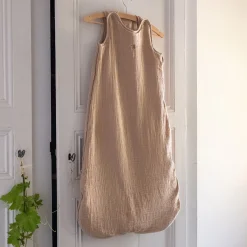 Gigoteuse évolutive en gaze de coton bio - marron noisette