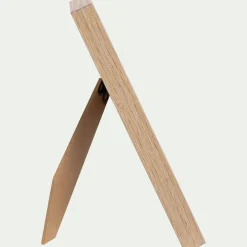 Illustration encadrée motif Sarah en robe rouge 12x17cm - bois clair