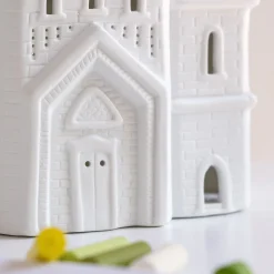 Lampe à poser électrifiée forme château en porcelaine H25cm - blanc