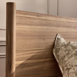 Lit 2 places avec tête de lit en bois d'acacia massif 160x200cm - bois clair