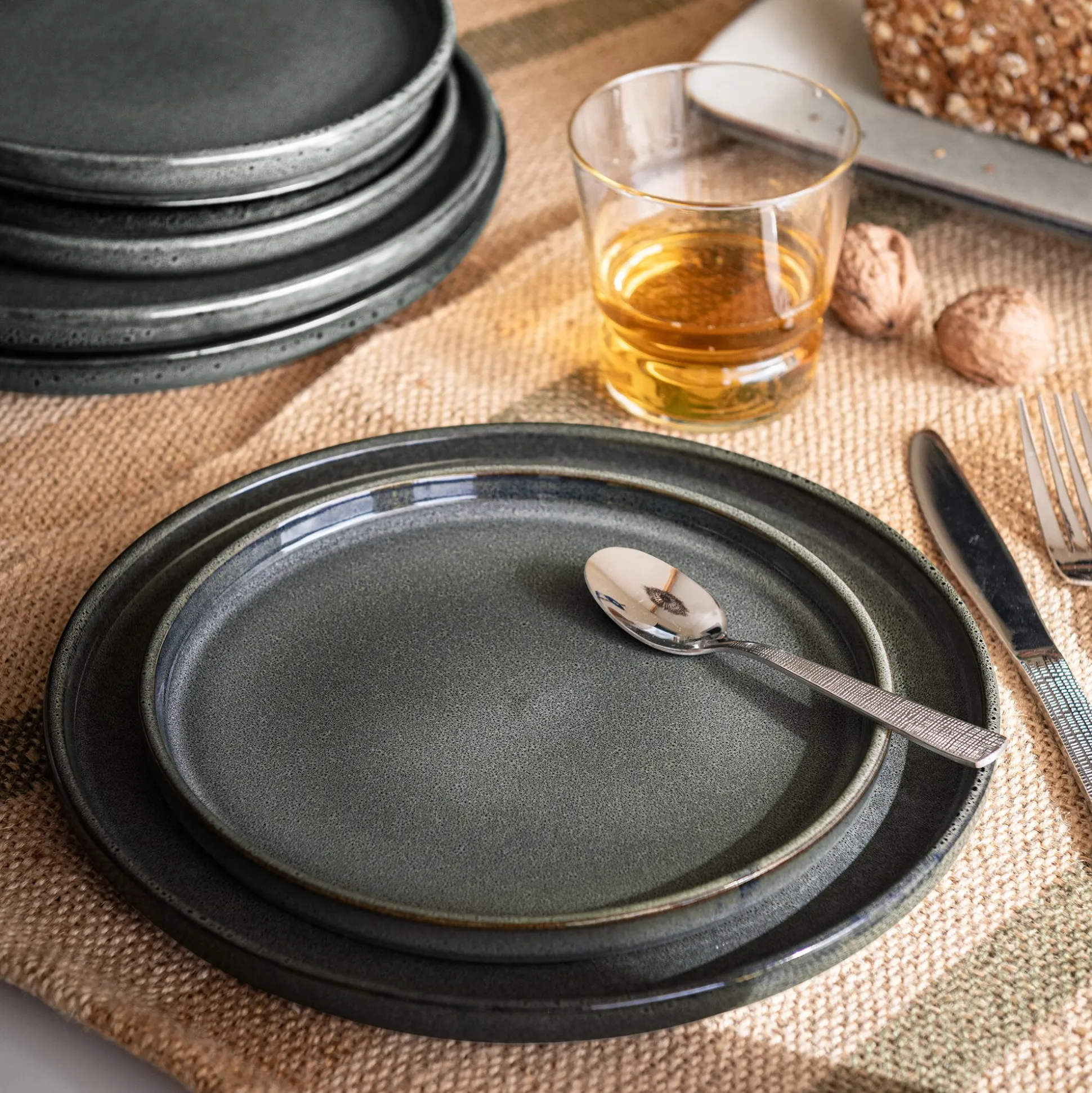 Lot de 4 assiettes à dessert en grès émail réactif D21cm - vert olivier