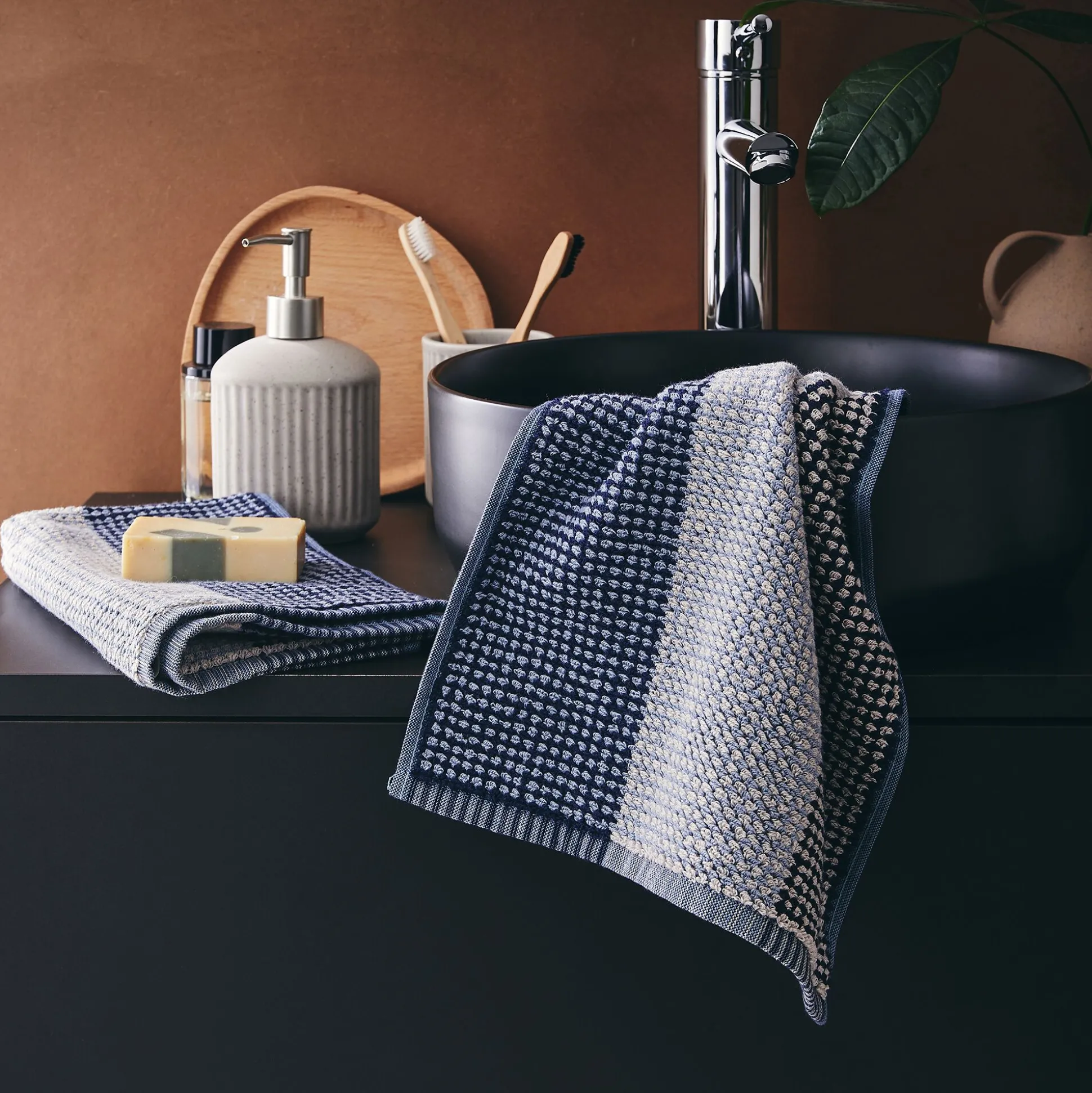 Lot de 2 serviettes invité bouclette jacquard en coton - bleu 30x50cm