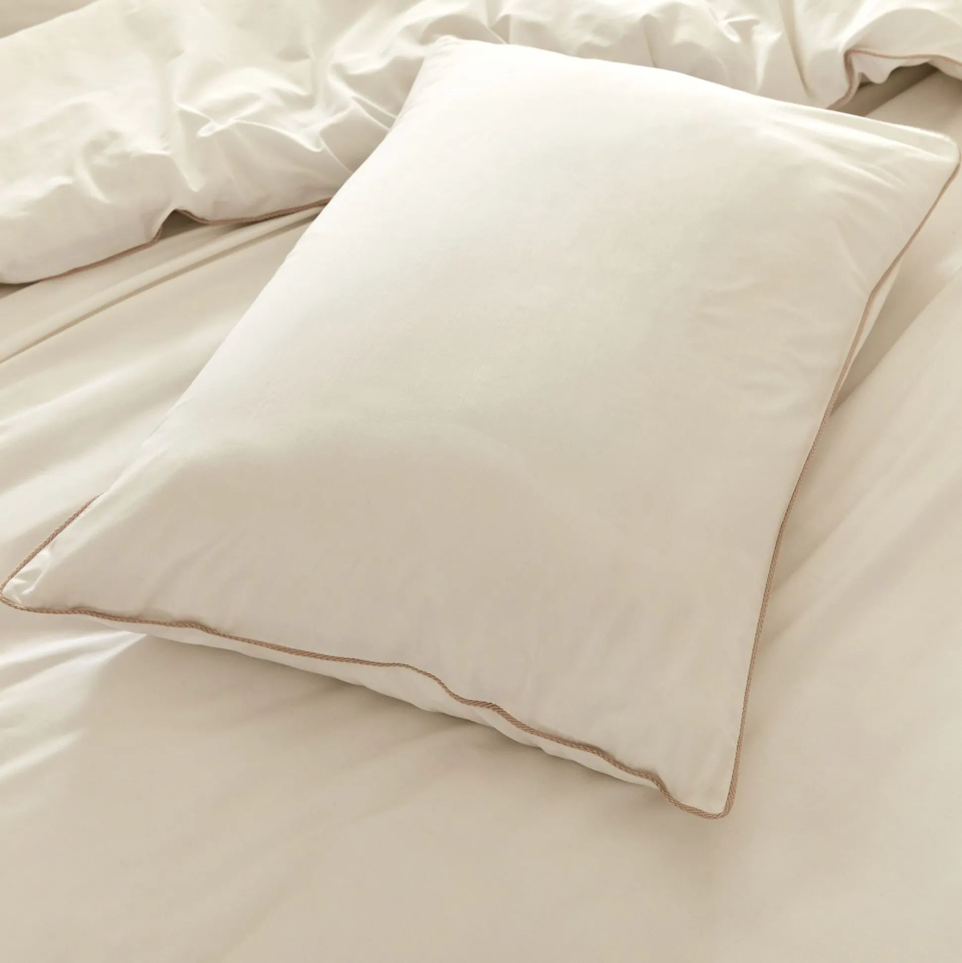 Lot de 2 taies d'oreiller en percale de coton 50x70cml avec liseré tressé beige alpilles - blanc