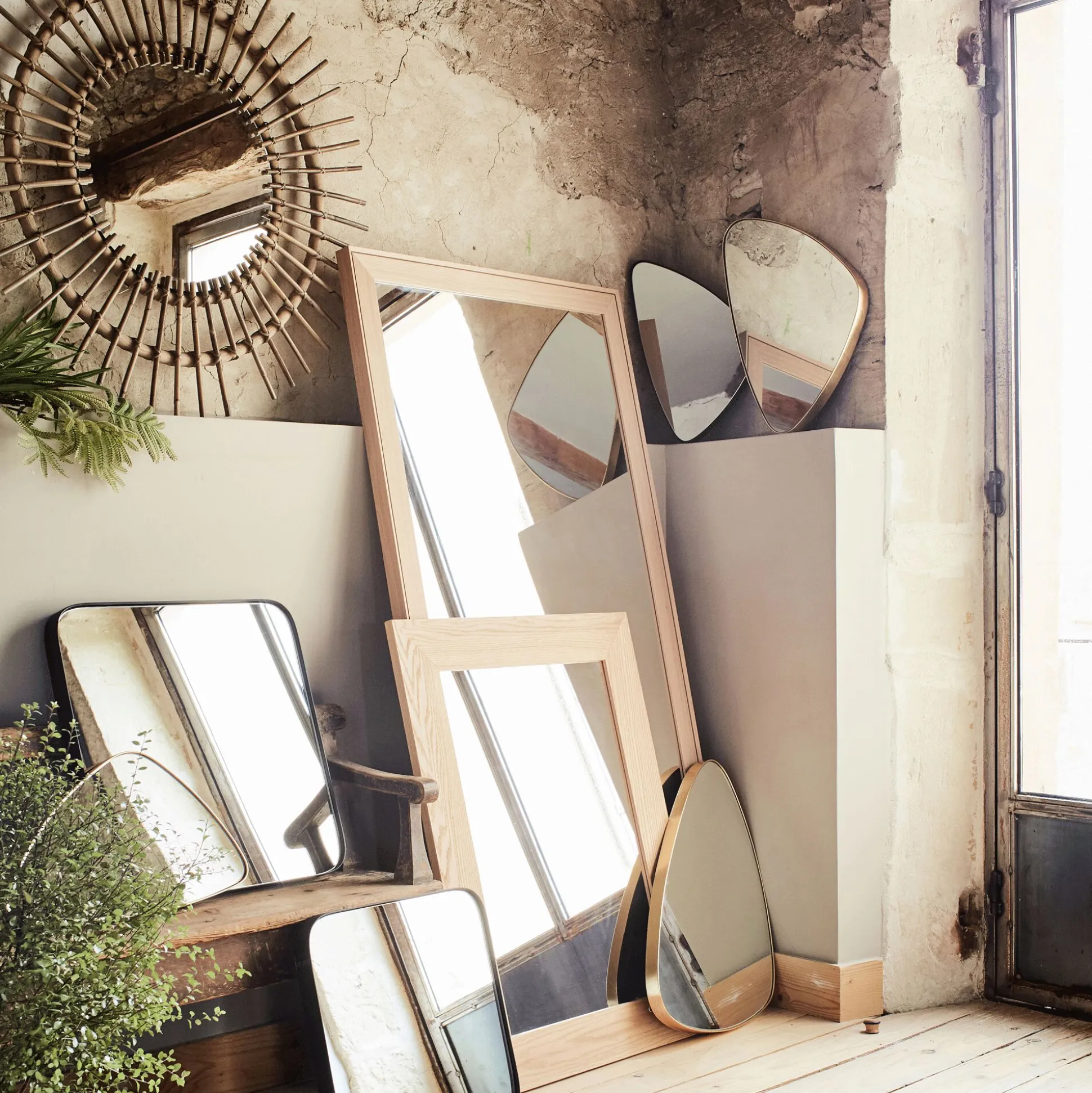 Miroir triangulaire - doré 42x62,5cm