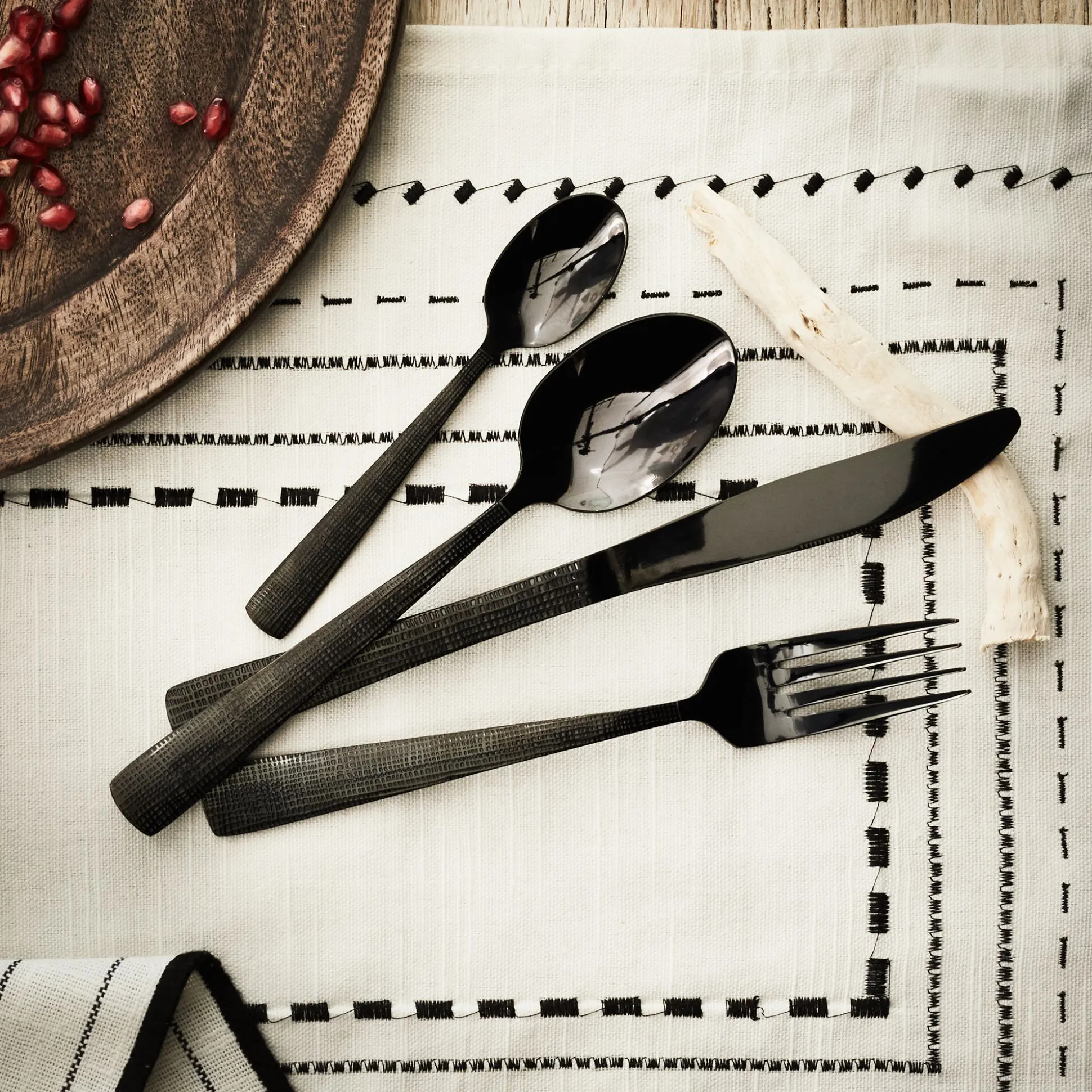 Ménagère 16 pièces en inox noir