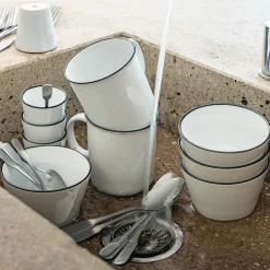 Mug en grès avec liseré noir 68cl - blanc