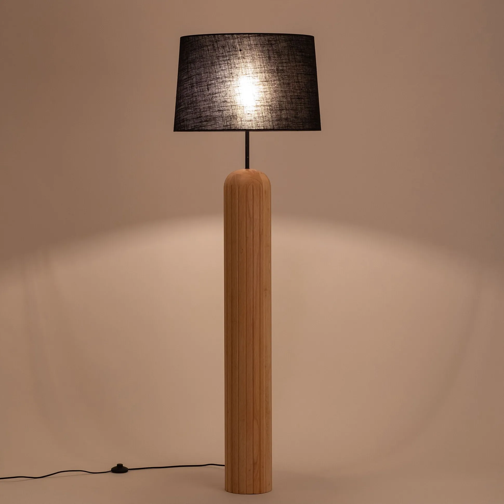 Pied de lampadaire en bois d'hévéa H138 cm - bois clair