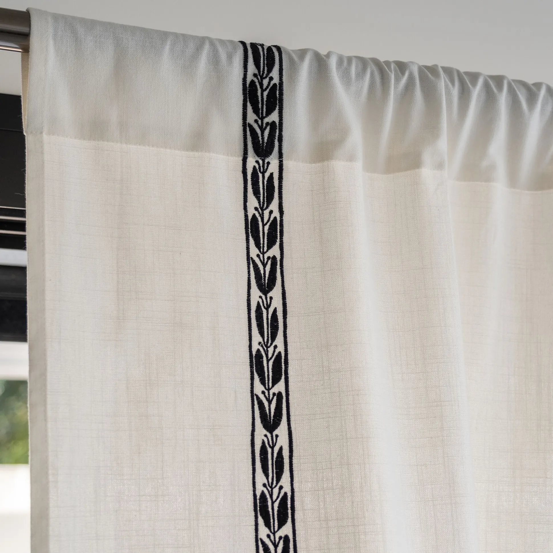 Rideau passe-tringle en coton motif Kissos 140x250cm - blanc