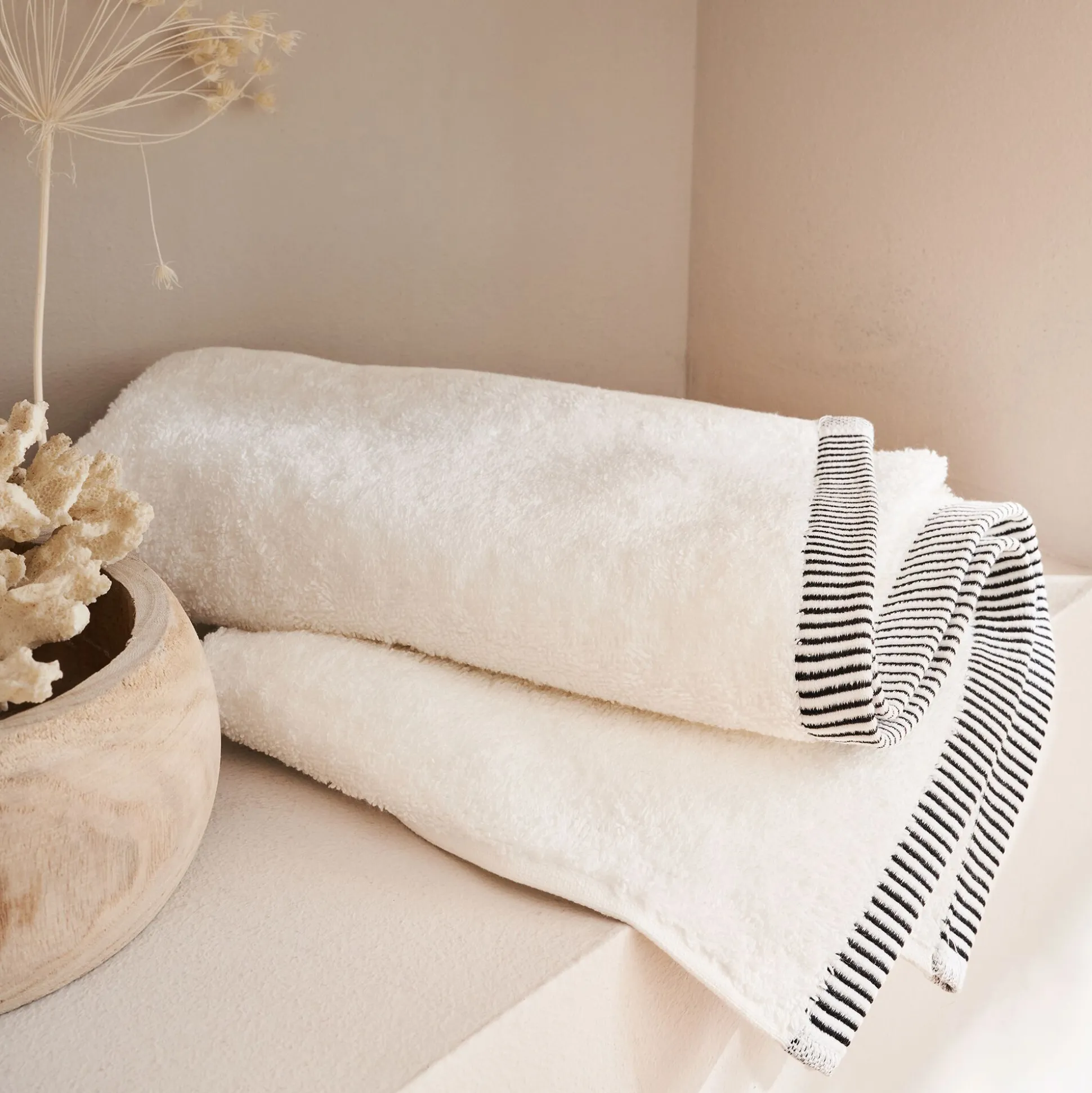 Serviette de toilette brodé en coton - blanc ventoux 50x100cm