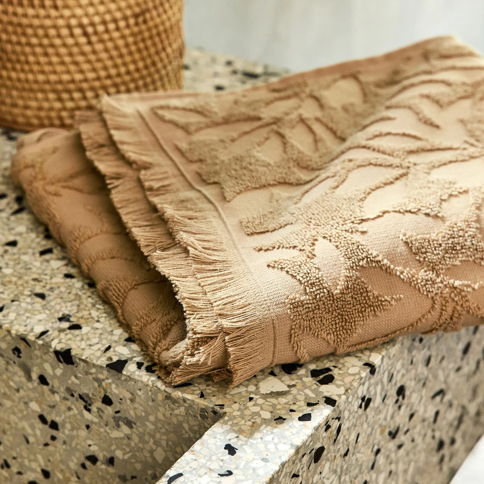 Serviette de toilette en coton motif floral 50x100cm - beige sable