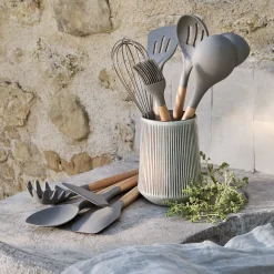 Spatule plate en bois et silicone - brun terre ombre