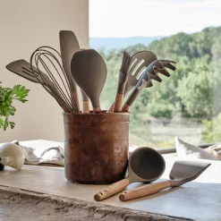 Spatule plate en bois et silicone - brun terre ombre