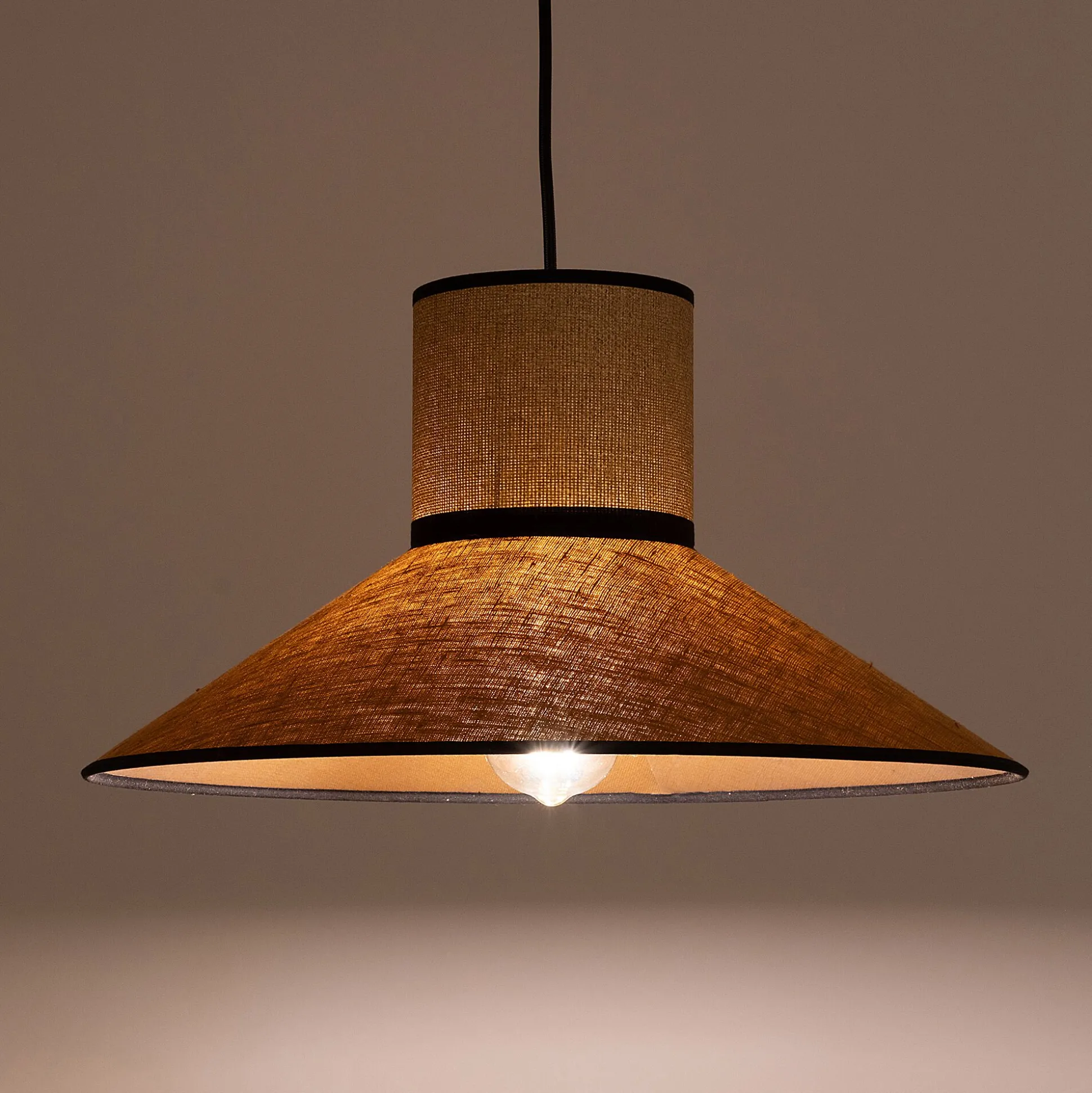 Suspension électrifiée en lin et papier D44cm - jaune miel