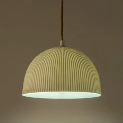 Suspension électrifiée en porcelaine striée D24cm - blanc