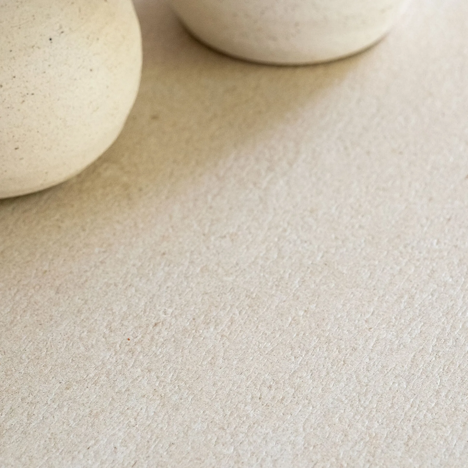 Table basse ronde en céramique et bois D80cm - beige