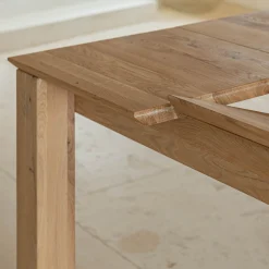 Table de repas extensible en chêne - bois clair (8 à 12 places)