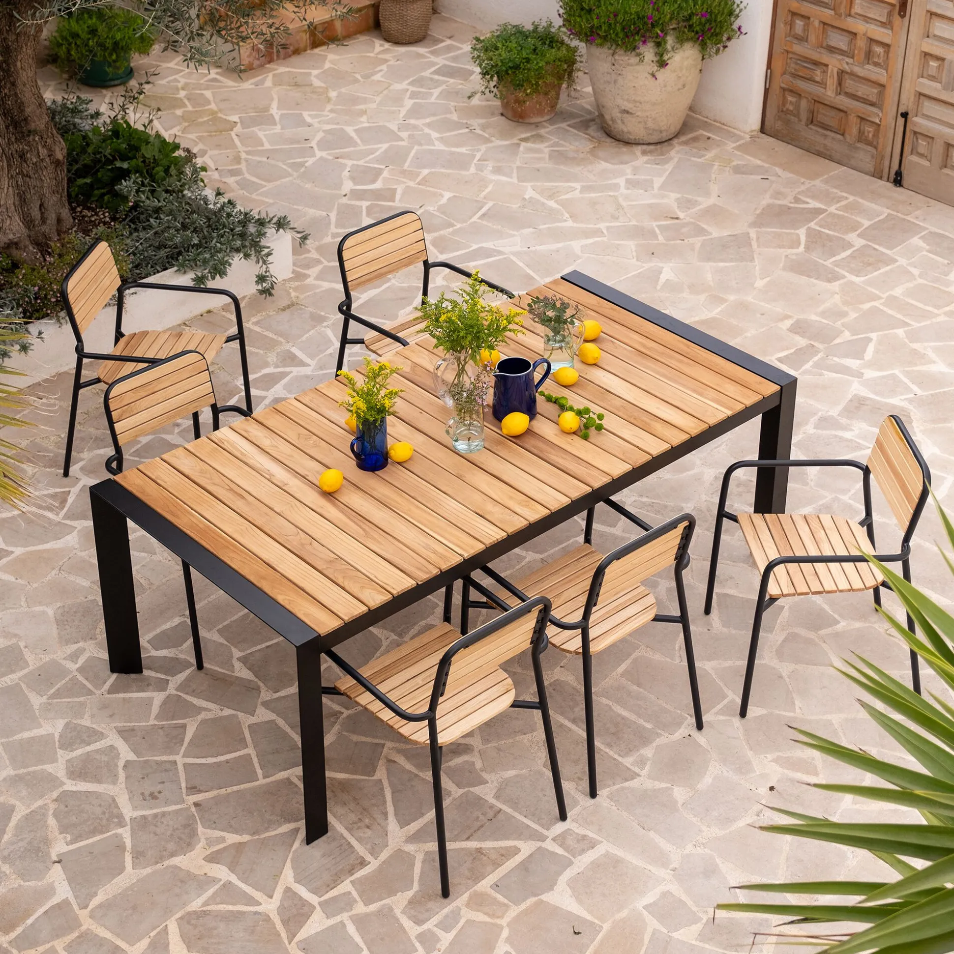 Table de repas jardin en teck recyclé et aluminium - noir (8 places)