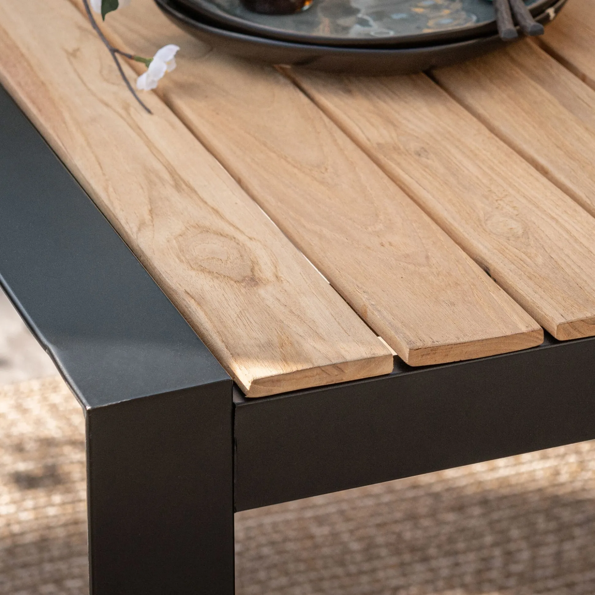 Table de repas jardin en teck recyclé et aluminium - noir (8 places)