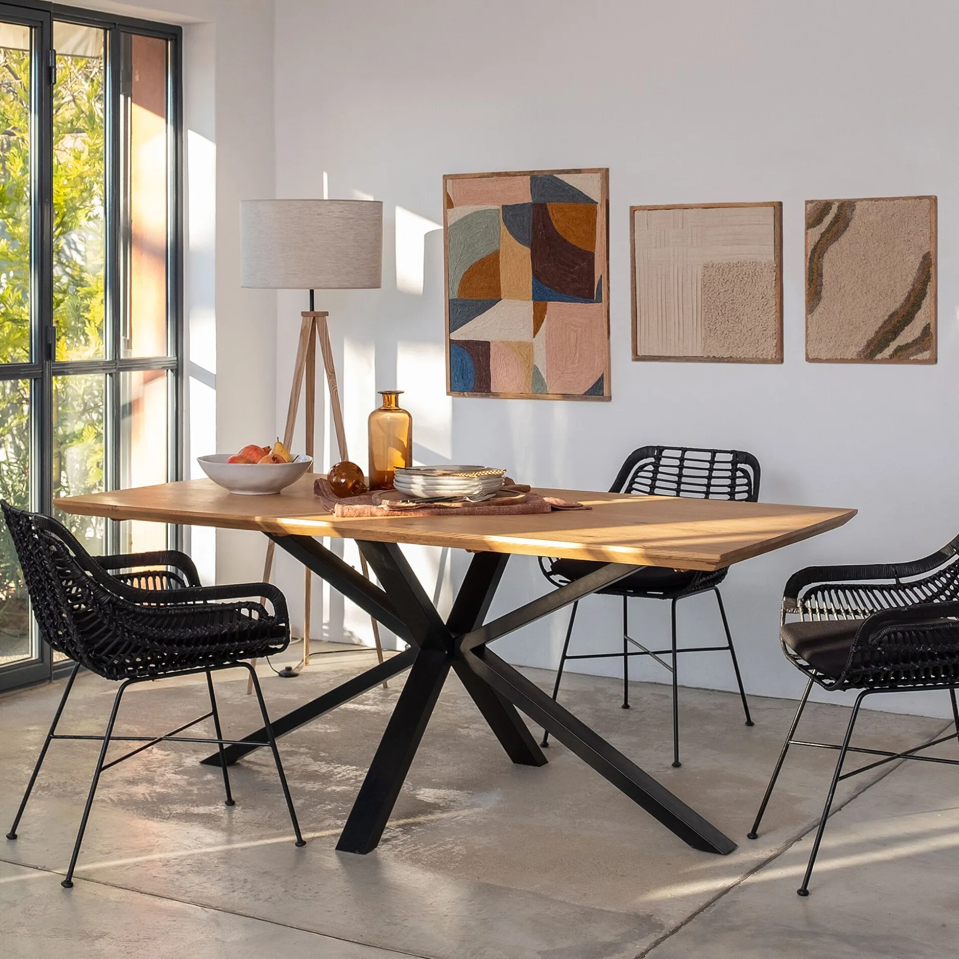 Table de repas piètement graphique en chêne - bois clair (8 places)