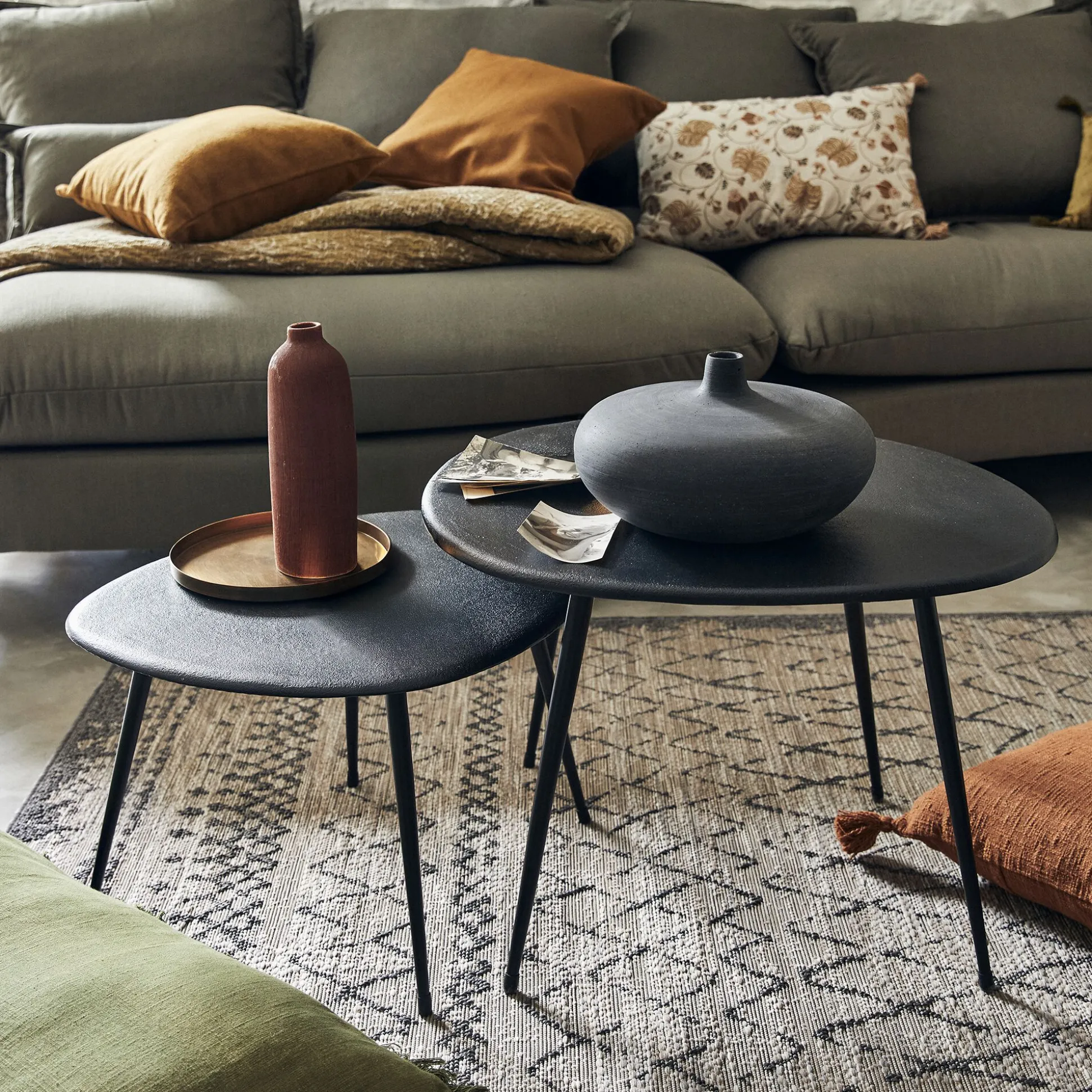 Tables gigognes en fonte d'aluminium - noir