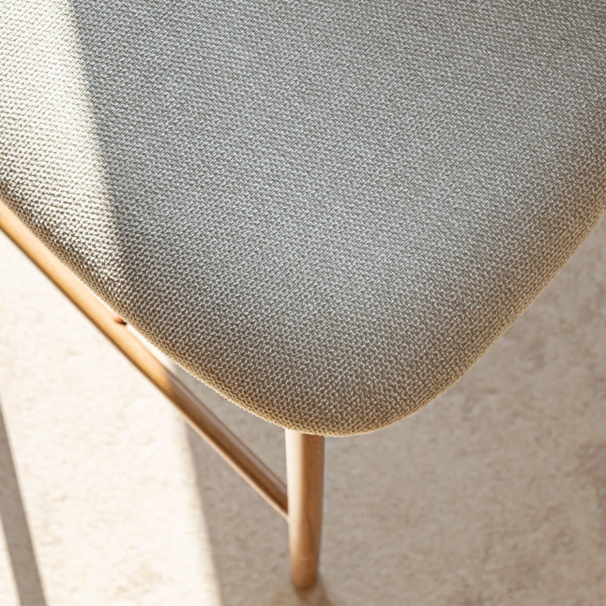 Tabouret haut de repas en tissu H66cm - beige